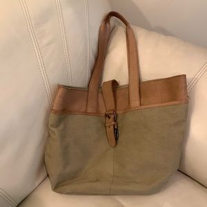 Like new gently used LL Bean boat and tote daily carry bag.